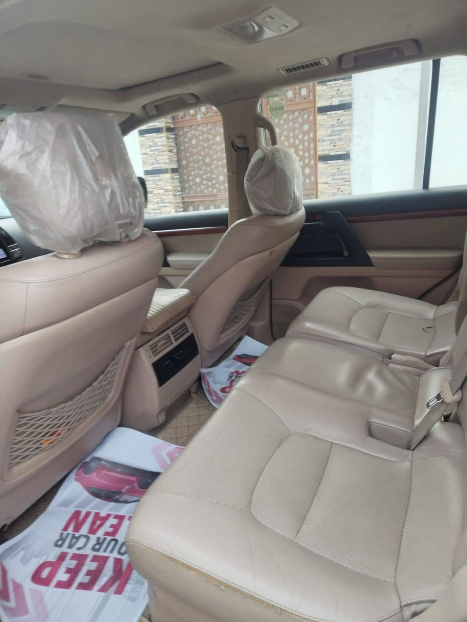 سلام عليكم
الحلال للبيع او المراوس حسب القناعة 
لاندكروز 2013 بريم اصل
Gxr v8
مكينة ثمانيه سلندر
رقم بغداد الجديد سنوية وهزة جدد باسمي
فول مواصفات 1/1
ماشية 100 الاف كم اصل
مكينة كير حداديه تخم تاير باتري كهربائيات كلهن جدد  ما مفتوحات على وضع الوكاله

بارد اصبعين فقط و سونارها موجود 
المواصفات:-
سلايد فتحة
ثلاجة 
كشنات جلد اصل بيجي 
كشنات كهربائي ثلاث دكم
شاشة + كامرة + حساس امامي خلفي كلهن بلاد 
تحكمات ستيرن 
مري شفط 
سبعه راكب
نظام فور ويل 
تشغيل عن بعد 
تشغيل بصمة وابواب وجنطة
والخ من المواصفات المعروفه……..
قليل بهل نظافه وبهذا الموديل
السعر350$ وبي مجال كلش بسيط
مكان السياره بغداد
للاستفسار(***********)
