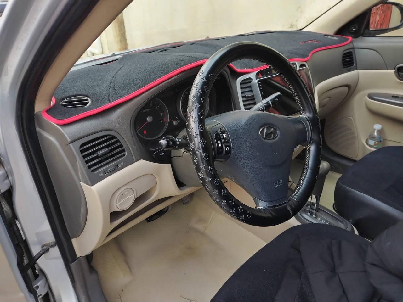 اكسنت 2009 كوري هزه جديدة سنويه 29 بأسم تبديل قطعتين  مال گصه بوند مع قبق صندوق مع تقحيل بالسقف بدون دواخل محرك گير شرط سعرها 96 وبيها مجال بسيطط
العنوان الرشيديه
***********
