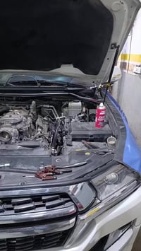 من اعمالنا .... صيانه لاندكروز ٢٠٠٩ سيرفس عام  صناعه البياع ش السابع ٠...