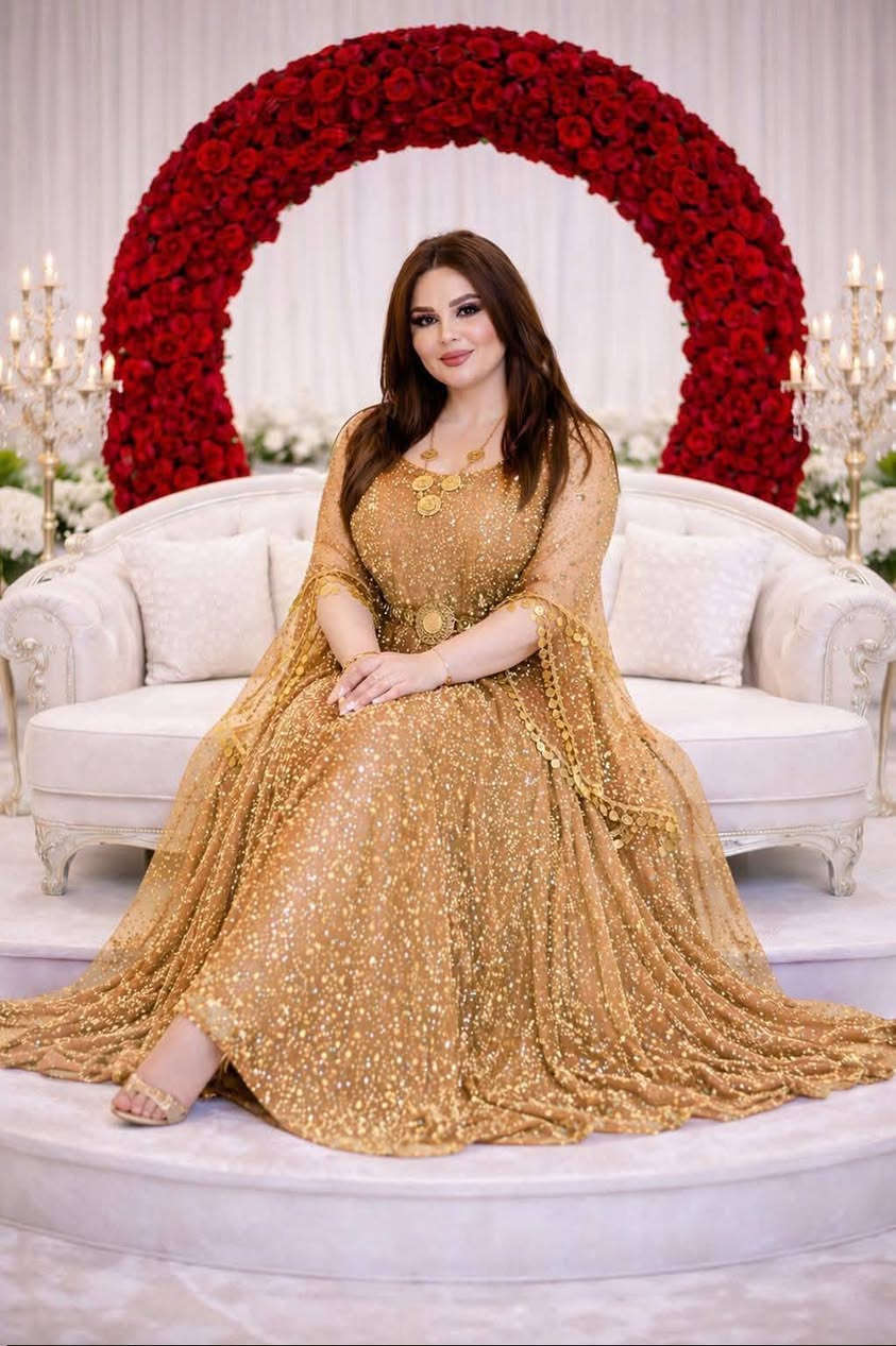 "استوحي فخامتك من نجوم الليل الساحر. فستان سهرة بلون أزرق ملكي يجمع بين سحر التألق وكلاسيكية التصميم، لإطلالة لا تنسى في أسعد لحظاتك.
تميزي برقي يستحقه حضورك."
**الوسوم:**

#أناقة #فستان_سهرة #جمال #موضة #مناسبات


**إذا كنت صاحب هذا الإعلان وتريد حذفه لأي سبب، رجاءا أرسل رسالة إلى الدعم الفني**