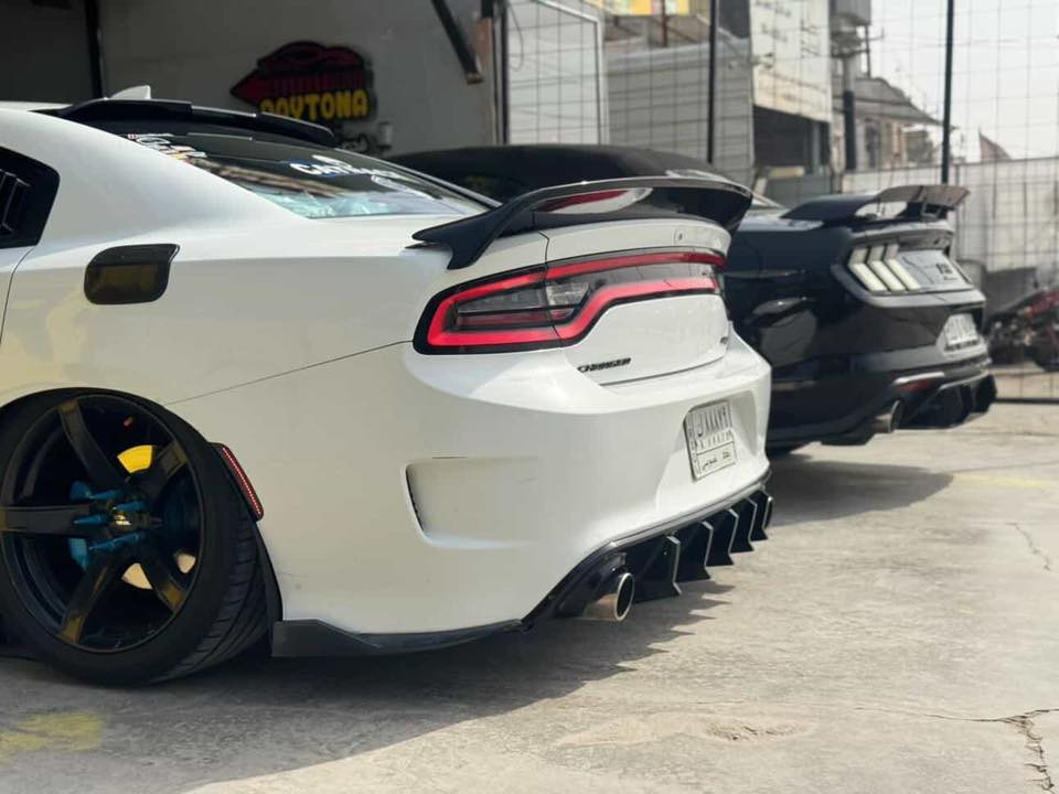 جارجر 2016 للبيع
حادثها ولسونار موجود 
ماشيه 120م عليها دبات سود صوته كلش حلو 
عليها جكات اس 2بعدهن جدد
عليها سستم كامل كاربون فايبر داخل وخارج مع اضافه جميع كماليات داخل وخارج من لحيه ودفيوزر وزعانف ودوسات وداخل كاربون فايبر ب كامل 
مع اضافه جهاز بك فاير لهب 
اضافه لد متحرك خارجي 
لد متحرك داخل سياره 
شوته KN
برمجه مصطفى ايكل 
سياره حت ع عادي مدك دوناز 
ولف حماوه ريسنك حماوه متعبر ال85ابد 
كل نقص مابيها باقي لتفاصيل خاص مكاني بغداد 
سعرها 200 وبيها مجال بسيط حادثها كلش بسيط ***********
