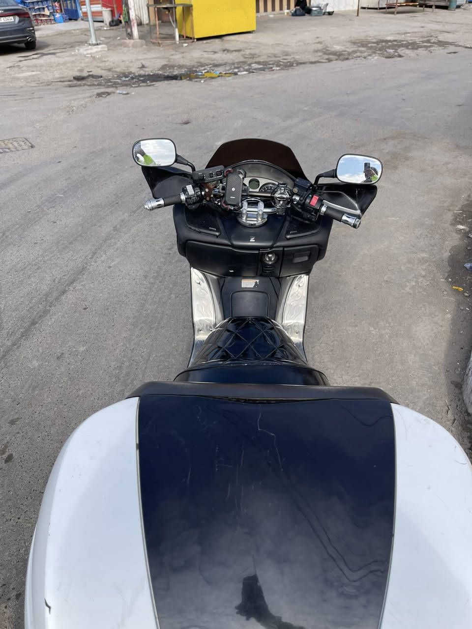 السلام وعليكم 
فورزه 08 للبيع  3 تحويلات 6 كير دراجه كلش حلوه 
عليها ام بي ثري دوس جنطة لايت زينون 
مبدل بيها ملف بلاد تفصيخ ونقصها جعجه صالنصة فقط 
( السعر 10 اوراق )
مكان الطالبية 
***********
