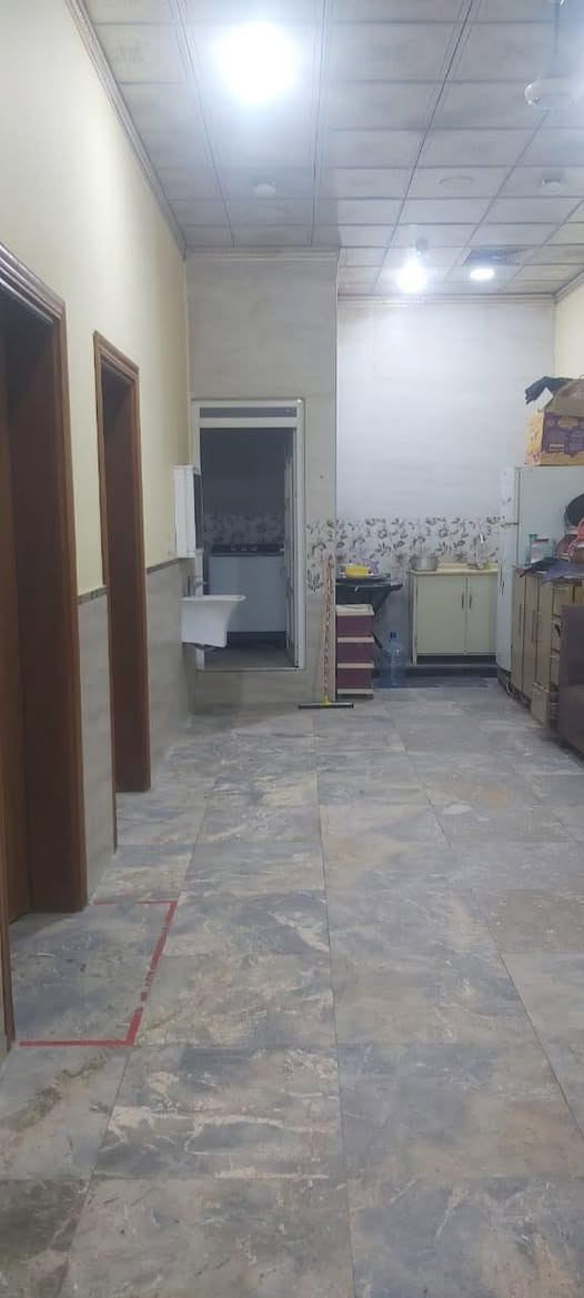 شقه مؤثثه درج للايجار في المعقل تحتوي على غرفتين وصاله ومطبخ وصحيات(علماً تحتوي على مصعد)
واتس ***********
