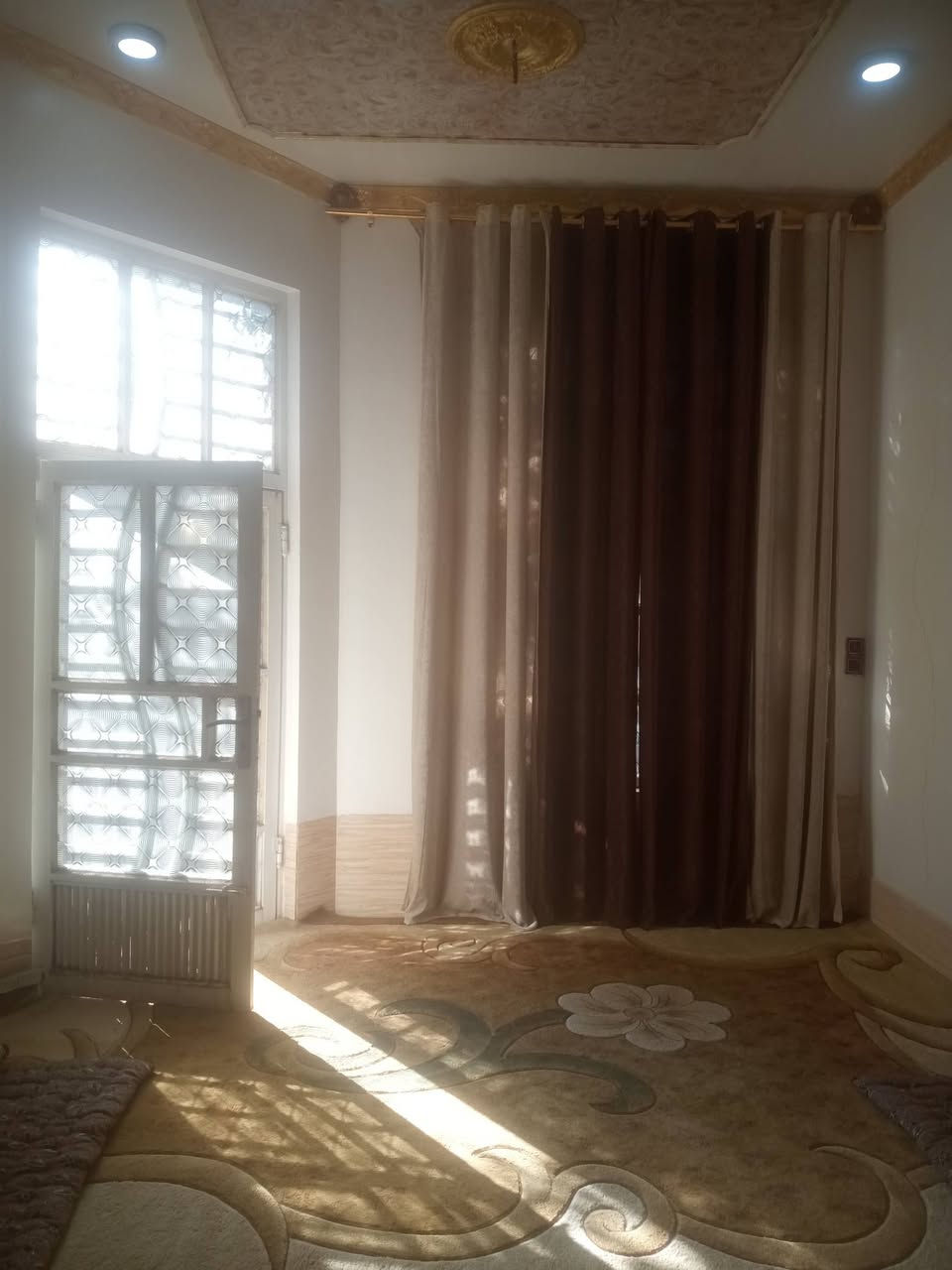 دار للبيع طابو صرف المساحة ١٥٠ م خلف محلات تقي بناء جديد السعر ١١٠ وبس مجال  ***********
