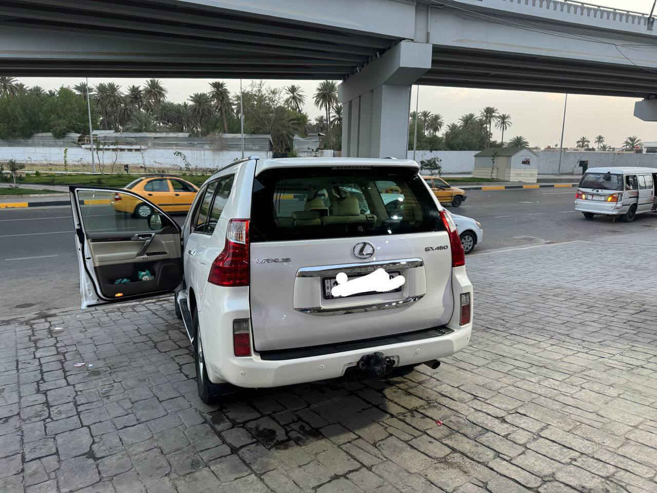 لكزس برادوGx460 موديل 2010 وارد خليجي فول موصفات واحد على واحد محرك V8 /4X4 السياره جديده وجاهز من كلشي تخم تأير  حداديه المواصفات ( فتحه. داخل. بيجي. كشنات جلد +كهربائي. فول حساسات مري شفط +اشاره فول ايرباك  كامره خليفيه شاشه  كشنات اخيره كهربائي سبعه راكب تلث قطع تبريد بصمه  دشبول لونين السعر (250 
)   الستفسار  اتصل / ***********/ عنوان سياره بغداد  اخوان بيع فقط
