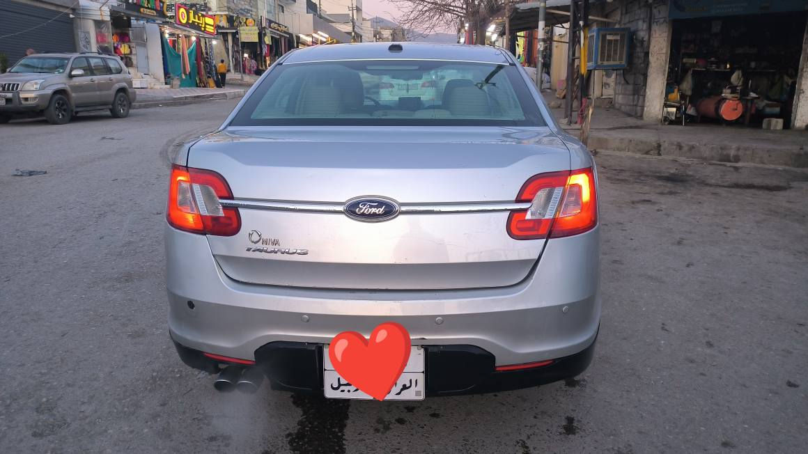 به ناوی خوای گەورە و میھرەبان 
فۆرد تۆرس 2012 نیڤا
گێڕو مه کینه به شه رت 
هه موو گیانی ئیشه کات
جوانو ڕێکو پێکه 
هیچی پێوه نیه 
به ناوی شه ریکه یه شه ریکه داخراوە کێ ویستی له خزمه تیام
***********
سوپاس بۆ ئه دمینی گوڵ السليمانية, العراق
