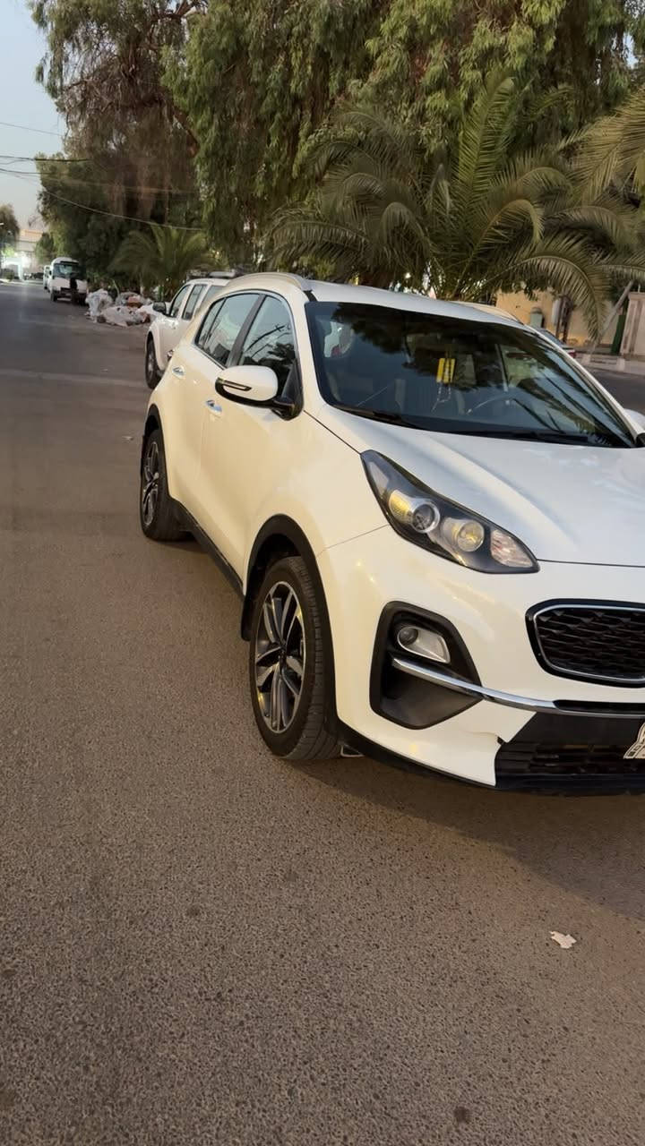 سبورتج موديل 2021
خليجي السياره 
(قطعه وحده صبغ) 
محرك ٢٠٠٠
ماشيه ١١٥ الف كيلو متر 
بدون فتحه 
بدون بصمه (سويج) 
شاشه 
كامره دواره 
كير مكينه مكفورلات 

*********** 
مكان السياره بغداد الكراده
