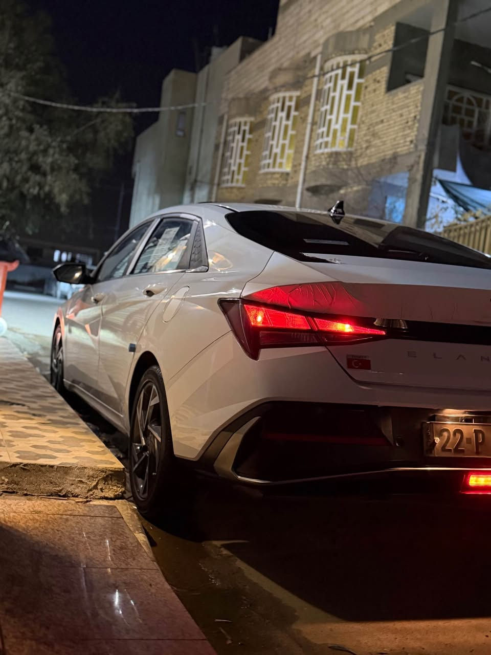 السلام عليكم  ورحمة الله وبركاته 
هيونداي النترا خليجي موديل 2025 ماعدا رصعة صغيره. جداً  مكينة دوش كفاله وكير كفالة
السيارة فول مواصفات ١/١ 
السيارة جديدة بمعنى الكلمة صارلي شهر من مشتريها خذيتها 169 زيرو 
السيارة حالياً ماشية 8 الاف km
مواصفات السيارة 
لد امامي
لد خلفي 
حساس امامي 
حساس خلفي 
كامرة خلفية ٣٦٠
فتحة سقف سلايد روم 
بصمة ابواب وبصمة تشغيل
بوجكتر ضباب 
لايت زنون بلاد ومتحرك مع الاستيرن 
مانع انزلاق 
تحديد مسار 
مانع تصادم 
رادار امامي خلفي وجوانب
كشنات جلد
كشنات تبريد 
كشنات تدفئة 
تبريد امامي
تبريد خلفي 
جام اوتو ٤ جام 
كشنات كهرباء 
مرايات طلي او شفط 
اشارة ترحيب 
صندوق خلفي كهربائي عند الاقتراب من السيارة 
علماً 
ستيكرات الوكالة كلها بيها ماشايل شي عدا كيس 
الويلكب وفابلون البنيد  السيارة على وضع الوكالة 
وبالعافية على الي ياخذها. 
مكان السيارة البصرة ياسين خريبط 
رقم اربيل الجديد تحويل او وكالة
السعر 158 وبيها مجال حك الجية 
رقم الهاتف *********** البصرة, العراق
