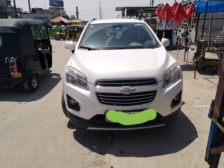 شوفرليت تراكس خليجي 2016
الرقم الدولي سليمانية سنوية 28
ضربه بالجاملغ الامامي طخه مال تكتك على البارد 
بيه سونار كامل 
ماشية 140الف حقيقي 
كاميرا خلفية 
تحكم ستيرن 
حساسات خلفية 
كشنات كهرباء 
سيارة تجنن خير من الله 
الرقم ***********
مكاني بغداد البياع شرطه الخامسه 
السعر ١١٥ وبيه شي بصيط
