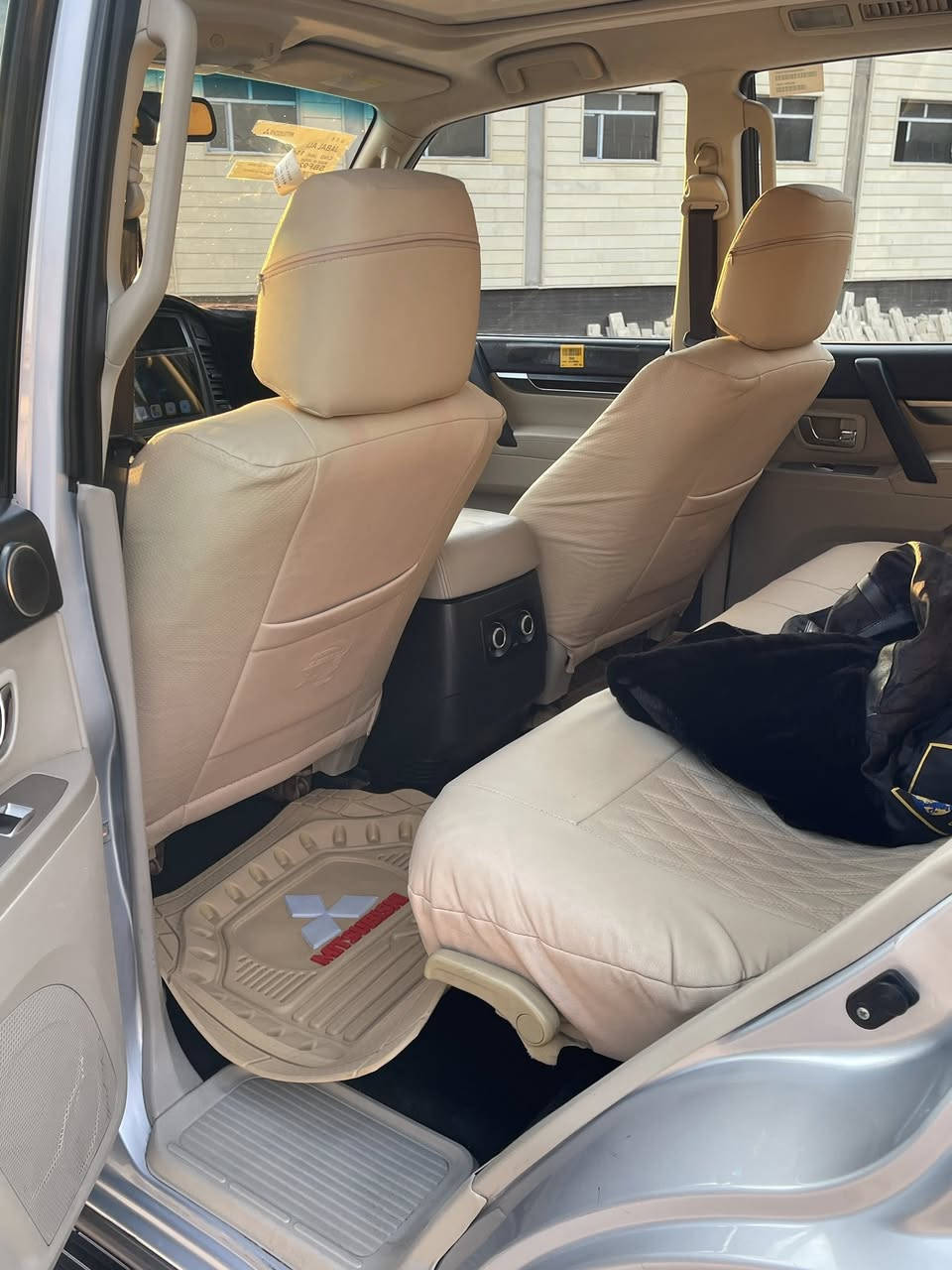 باجيرو ٢٠١٠
مكفوله كفاله كير ومكينه وحداديه وكشر نظيفه كلش احله من الصور الرقم الجديد مداور ثاني يوم السعر 150 وبيهة مجال قليل 
للستفسار الاتصال 
***********
