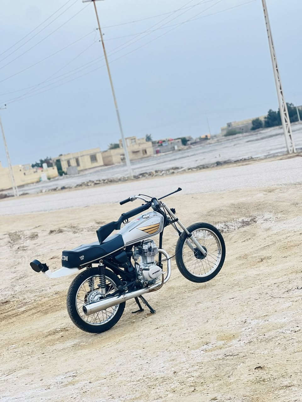 سلام عليكم دراجه لبيع شاصي 23نامه شلامجه كلك كلك تعمير 26انتنس دراجه ما ناقصه شي السعر 650وبيه مجال قليل مكاني رميثه قرب صيطرت ال عارضيات ال ستفسار خاص


**إذا كنت صاحب هذا الإعلان وتريد حذفه لأي سبب، رجاءا أرسل رسالة إلى الدعم الفني**