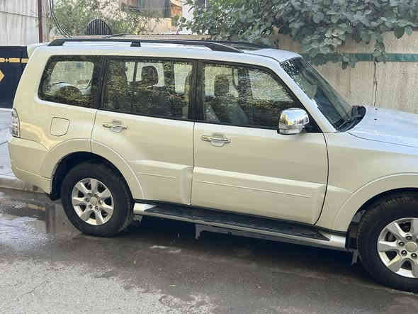 السلام عليكم 
للبيع باجيرو GLS ( حبتور ) 2015
رقم بغداد
محرك 6 سلندر 3500 
كير فور ويل ثكيل وخفيف
ماشية 120 الف حقيقي
داخل بيجي جلد 
حساسات  
كشنات الامامية كهرباء 
تبريد 3 قطع 
تحكم ستيرن
مثبت سرعة 
مري شفط
فتحة سلايد
بدون شاشه
حساسات خلفية 
كاميرا خلفيه وامامية ( عمل )
7 راكب  
وباقي مواصفات الحبتور معروفة 
مكفولة من الضربه والصبغ 
والسونار موجود من ضمن الصور
 موقع / بغداد / الغزالية 
السعر /185 وبيها مجال 
للاستفسار او الاتصال /
***********
