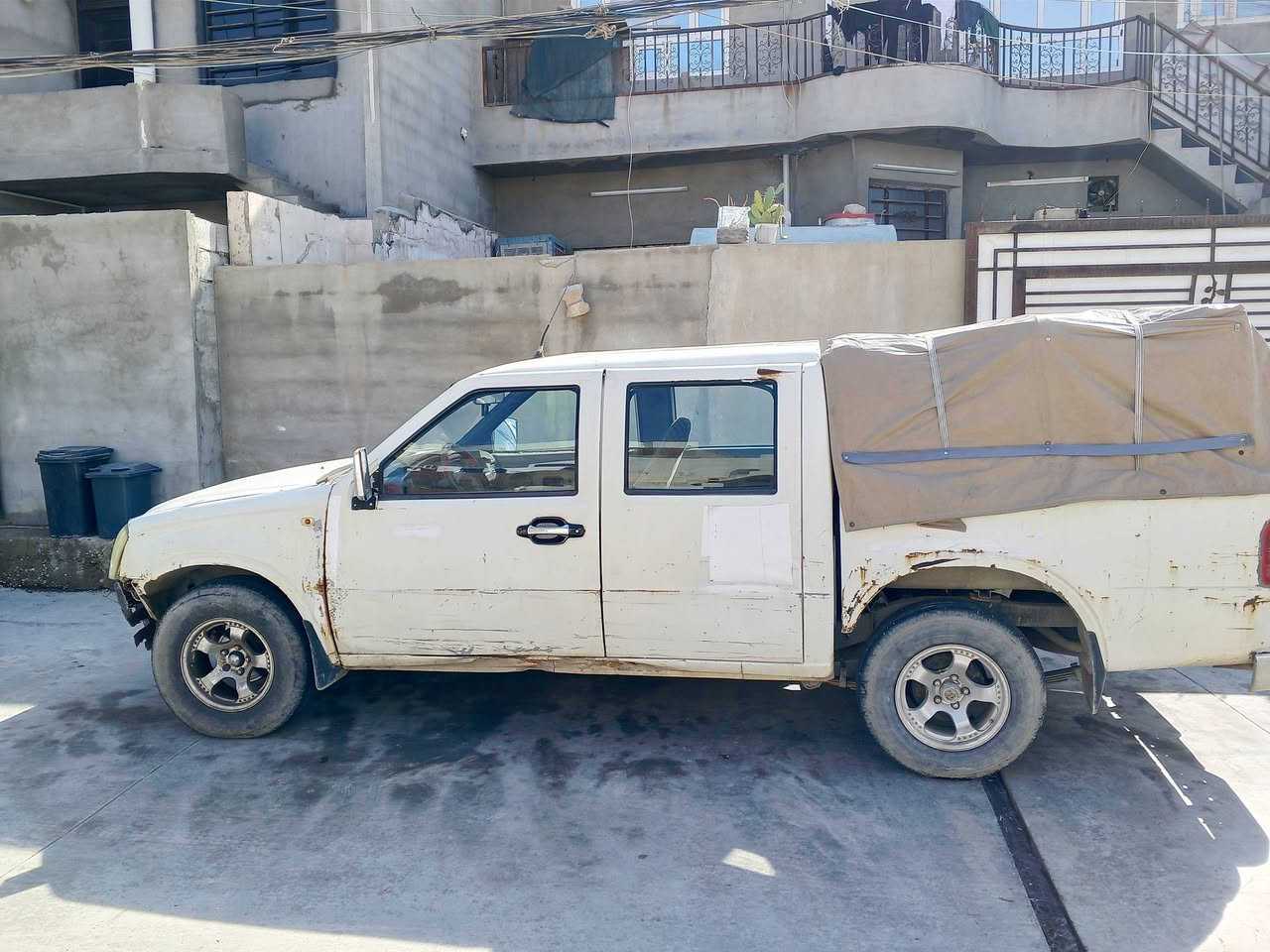 سلام عليكم سياره سوبر دير موديل 2006 للبيع بيها منفيس سياره لا صرف ولا بخار للاستفسار اتصال عل رقم  ***********
