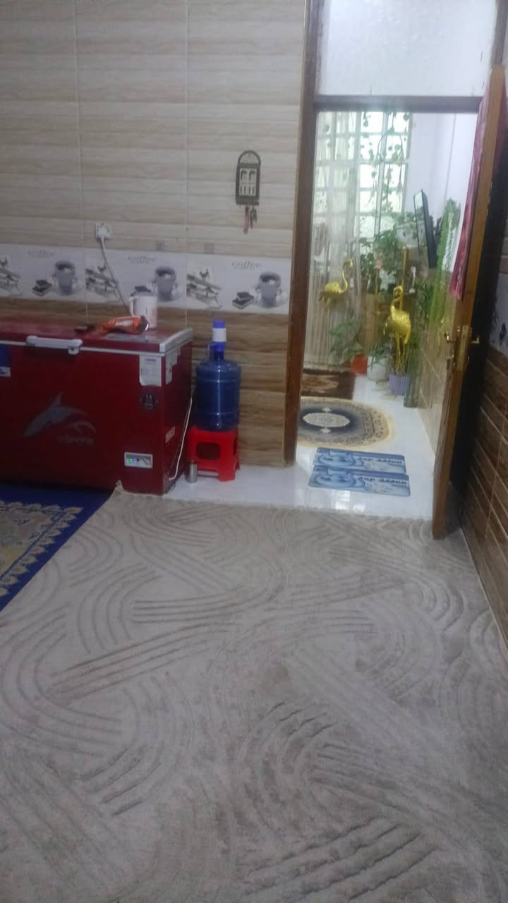 بيت 150 متر طابو سكني حر
واجهة ٦
نزال ٢٥
التحرير شارع عمر بن عبد العزيز (الحولي) رابع بيت عن الشارع
غرفة نوم كبيرة 
مطبخ 
صالة كبيرة
استقبال كبير 
كراج + حديقة 
كهرباء ممتاز
مجاري ممتاز 
ماء ممتاز
طابق واحد 
***********
