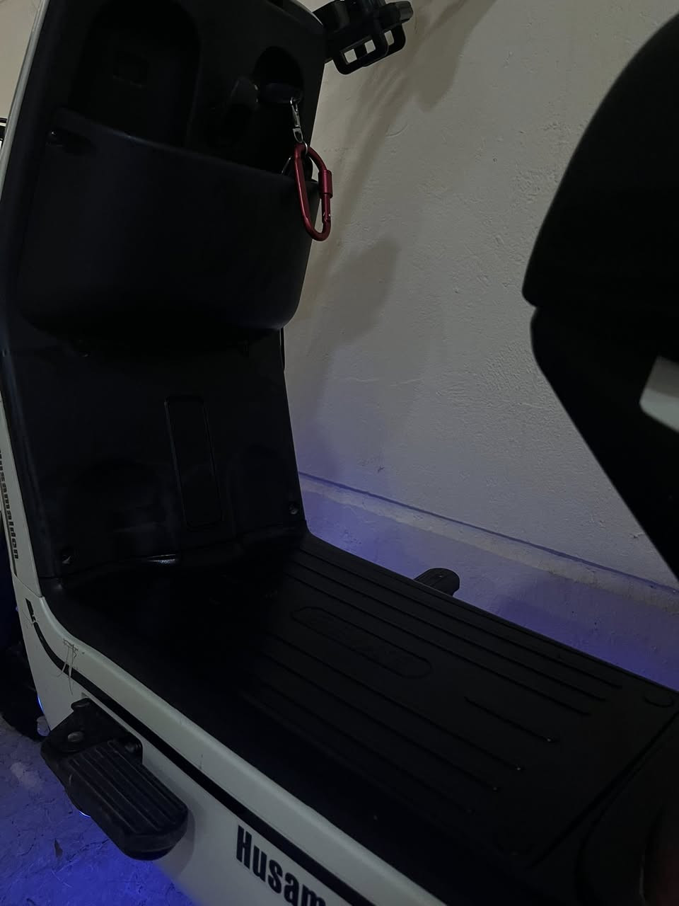 دراجه شحن كلاسيكي
حجم 10 في 275
اسم الموديل كلاسيكي
4 بطاريات كبير قياس 20 ابيرمأأ V
ملف 500 واط *
نقطع مسافة 45 كيلو متر حقيقي
مواصفات
أم بي اثري
لايت +لد نهاري
اشاير خلفي أمامي يمين ويسار
4 دواسات خلفي امامي
4 دبلات خلفي امامي حاطا ٧
دبل استان وسط وخلفي تشغيل واطفاء عن بعد مانع سرقه انذار كشن منفصل
قفل كهربائي
ابريك حساس بنزات خلفي امامي
الموقع !بغداد جميلة قرب علوة 58 قرب سوق الرضوي
الاستفسار ***********
