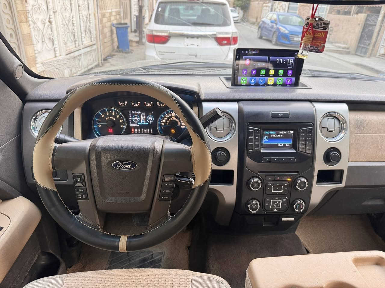 السلام عليكم
للبيع فورد F150 2013 وارد امريكي حادثها موضح بالصور فقط كردحه . 
السياره باب طويل بدي قصير . 
رقم بصره الدولي الجديد باسمي . هزه جديده . صدر امامي خلفي جديد تخم تاير جديد . مشط ستيرن مبدل جدد . 
محرك 3.5 . 6 سلندر تون تيربو . 
كير تعليك . تبريد ثلج . ماشيه 160 الف 
محلاضه / السياره جاهزه من جميع النواحي 
مواصفات السياره . 
شاشه كبيره . كامره خلفيه . تحكمات ستيره جهتين . كروز سرعه . اتركشن كونترول . 
ويل كب مال شكل الجيديد + تخم تاير جبلي . كشن كهرباء تبريد بيانو . 
مراصفات الفورد الستندر . 
مكان السياره بغداد السعر 160 ورقه 
للستفسار *********** متوفر واتساب
