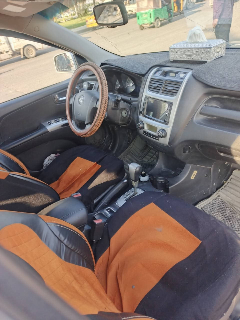 سلام عليكم
كيا سبورتج
موديل/2009/TLX
رقم بغداد
بيها طخه باب الصدر 
محرك 200
وارد كوري مكفوله منل تبديل مكينه كير مكفوله 
تدفئه تبريدمكفول السياره بئسمي تحويل مباشر
***********مكاني بغدادمدينه الصدر 
السعر110
