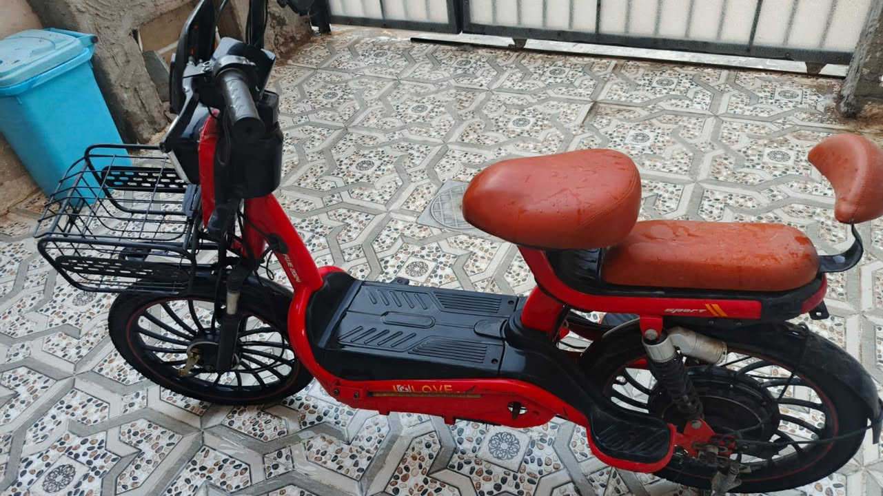 متاح دراجه شحن مستعمل 6لشهر جديده كهربائيات كامل بطاريات مع ضمان .
سعرها 450بيها مجال للشراي 
رقم مبايل . ***********
