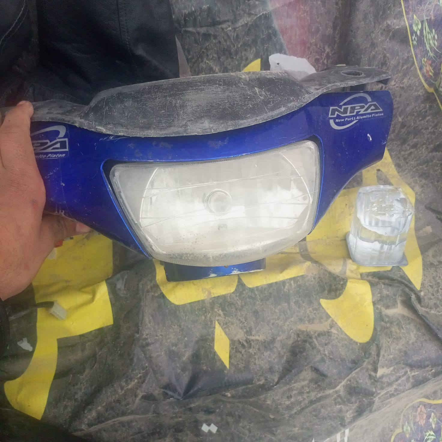 سلام عليكم.. متاح بيجي9زروف نضيفه كلش غراضهه كامله وكلشي شغال عوزهه بس باتري سعرهه 170وبيهه مجال مكان ناصريه مركز رقمي ***********
