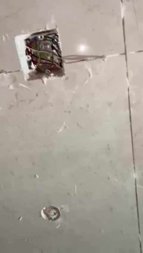 السلام عليكم بعد إذن الادمن كادر مصري درجه أولى تسليم مهندس ارضي وا جيداري ***********
