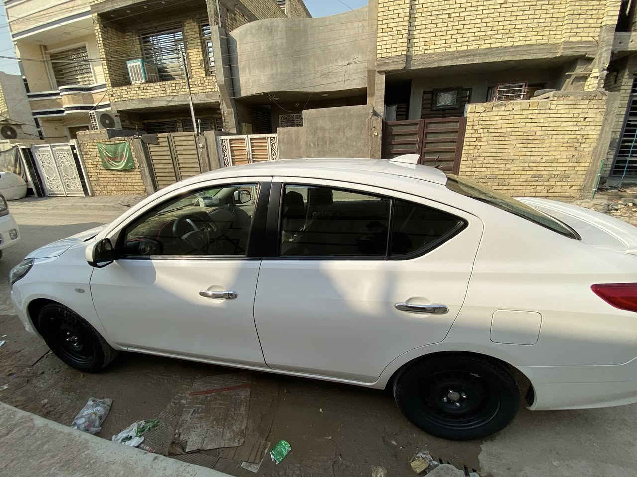 نيسان سني هندي موديل 2024 ماشيه 31 ألف مكفوله ما عدا شبر بارد بالجاملغ الامامي الايمن على ايدي ماخذها زيرو باسمي دواخل مغلفه وارضيه السعر 128 وبي مجال حك الجية  مكان السيارة بغداد الامين الثانية للاستفسار على الرقم ***********
