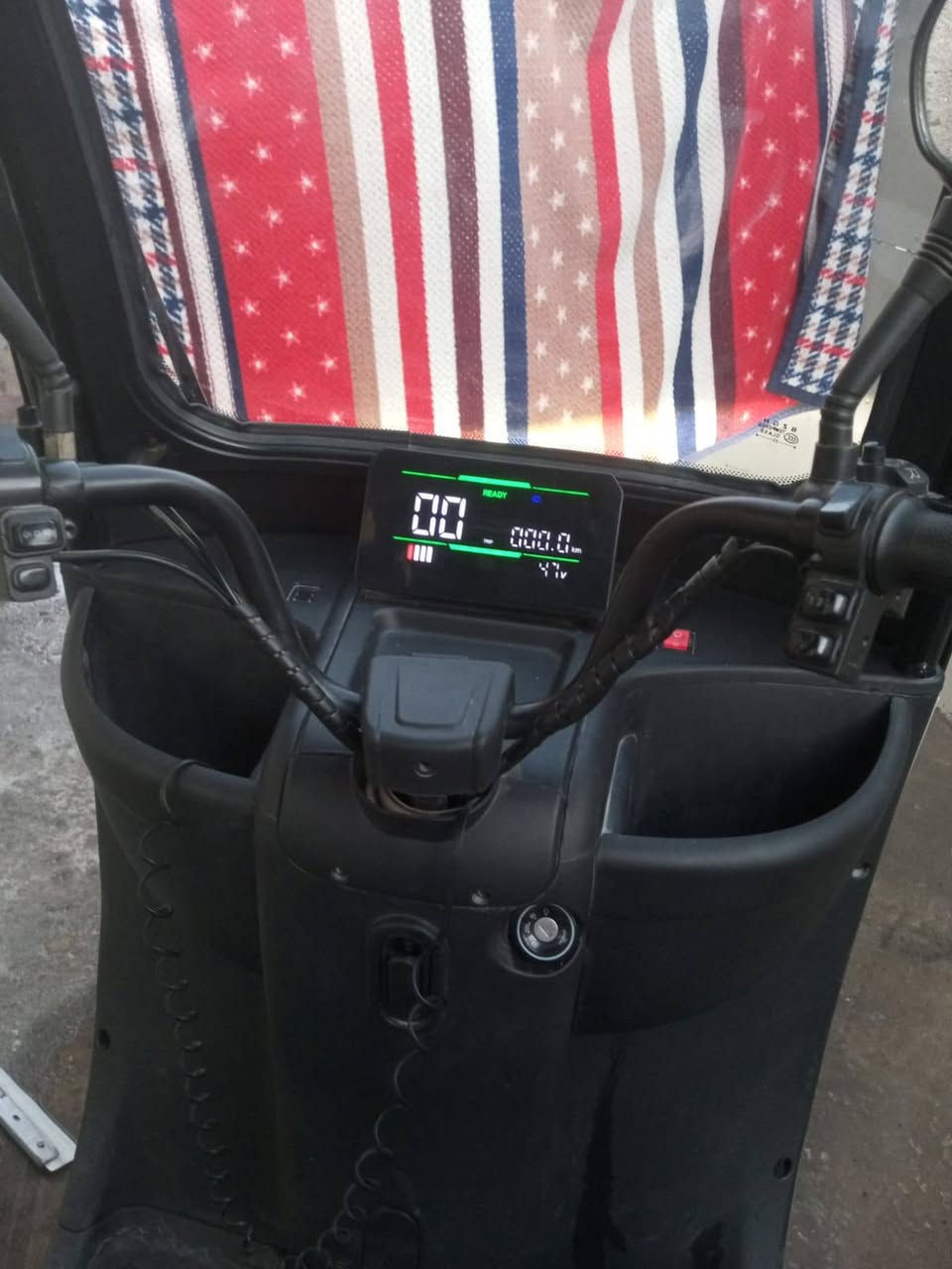 سلام عليكم دراجه شحن للبيع مكفوله وبيه وصل جديد وثمن بطاريات تمشي 6ساعات متوصله  شاشه رقميه  مكانه شهداء البياع ورقم *********** وحاكيه صوت
