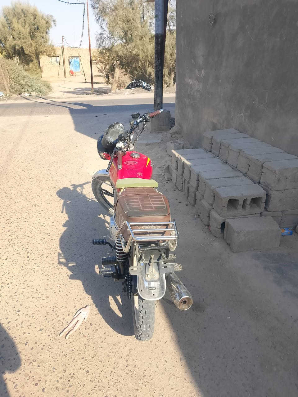 من رخصت صاحب الكروب سلام عليكم دراجه سونك الدراجه مكفوله برغي ما مفتوح بيهه الدراجه قبل 3 أيام ضاعت اوراقهه واكفل سرقه وعشاير وهاذ كدامك رقم شاصي السعر 750 وبيهه مجال المكان أبي الخصيب رقم هاتف *********** ما متوفر فيس
