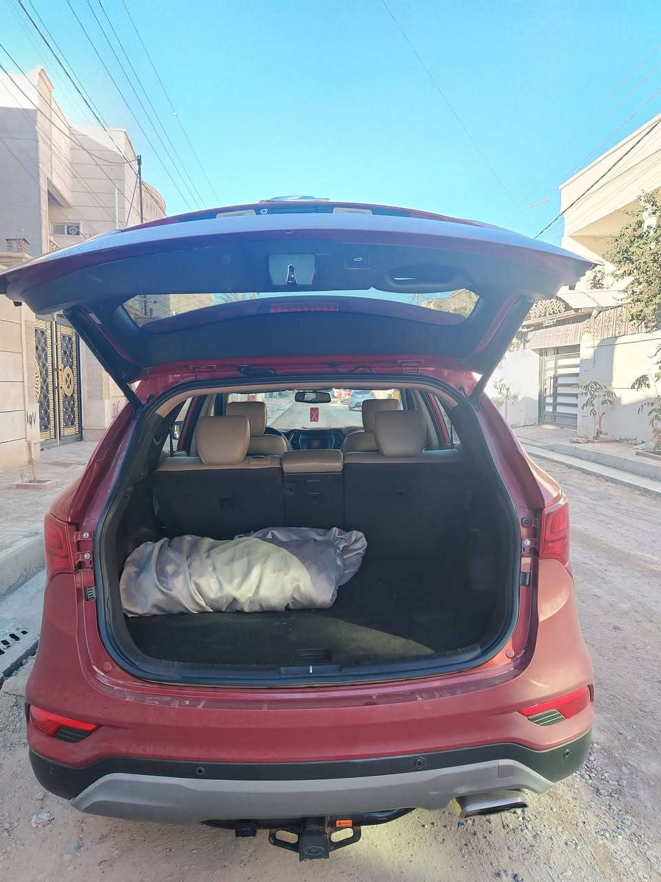 السلام عليكم

سياره. سنتافيه موديل 2018
رقم انبار
وارد أمريكي 
ماشيه 76 الف حقيقي

سياره نضيف ونصبته احله من الصور
مواصفات
3 انظمه قياده 
فول 1 على 1 بدون فتحه
كشنات تدفئه
كشنات كهرباء
تحكمات ستيرين
رادر
كامره 360 خلفيه
حساسات اماميه خلفيه
5 راكب 
وباقي المواصفات معروفه

سياره ما ناقصه شي مال جنايه
ترايك وين ما تريد افحص وشوف بعينك

سياره موجوده الانبار الرمادي
للاستفسار الاتصال على الرقم ***********
