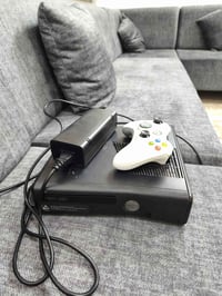 اكس بوكس ٣٦٠ • Xbox 360 • جهاز العاب • ٥٠٠ كيكا • مع العاب • يد تحكم ب...