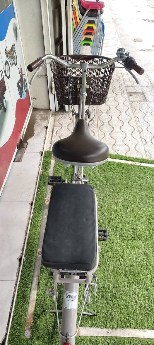 بايسكل حجم 26 دبل شاصي كير وحساس
مال حاويه بايسكل نضيف. جداً  
السعر. 180 مو شراي لاتعلق وتكسر بي رجاءً
***********
