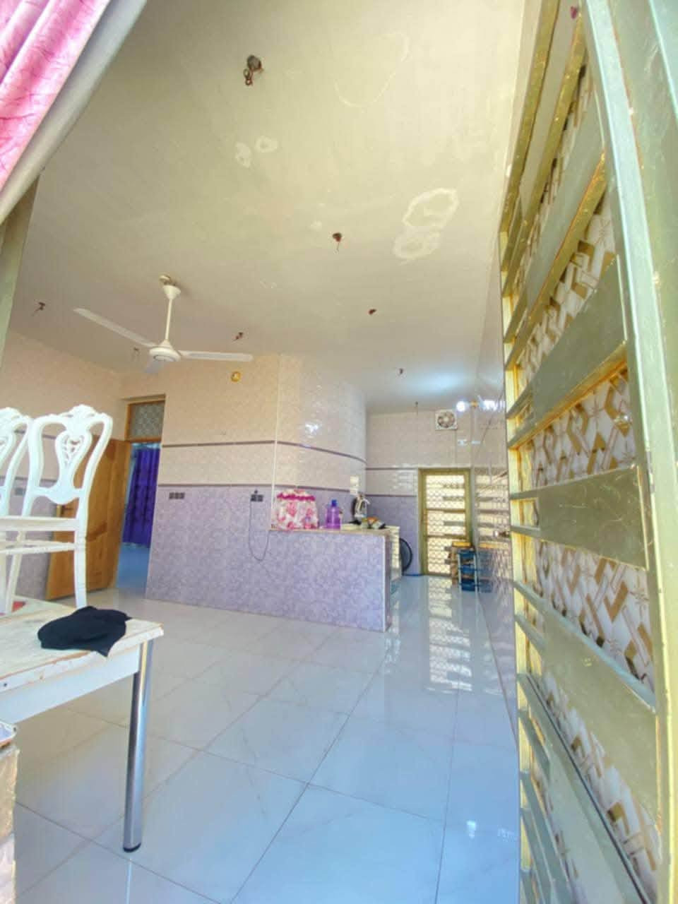 بيت بناء حديث سنة2025 حله حي الصدرين
خلف شقق طريق حله نجف رابع بيت عن نهر اليهوديه

بيت كامل مساحته 200متر يحتوي على غرفتين وصاله وكليدور ومطبخ حار وبارد

ومجمع صحيات داخلي ومجمع صحيات خارجي 

فقط الدرج والواجهيه ما كاملات

يبعد عن مدرسة براعم الفرات 100 متر  

طابو زراعي سند 25 تحويل مباشر 

للاستفسار اكثر ***********
