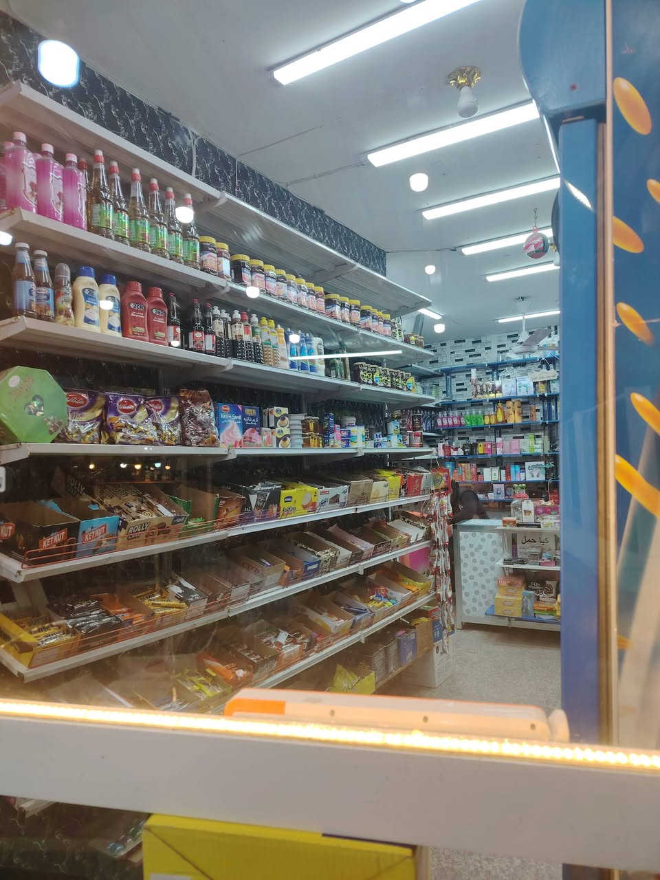 أسواق للبيع في الغزاليه مدير الأمن يتكون من 17براد و محطة مياه معا شقه كاملة مواثثه
هاتف /***********
