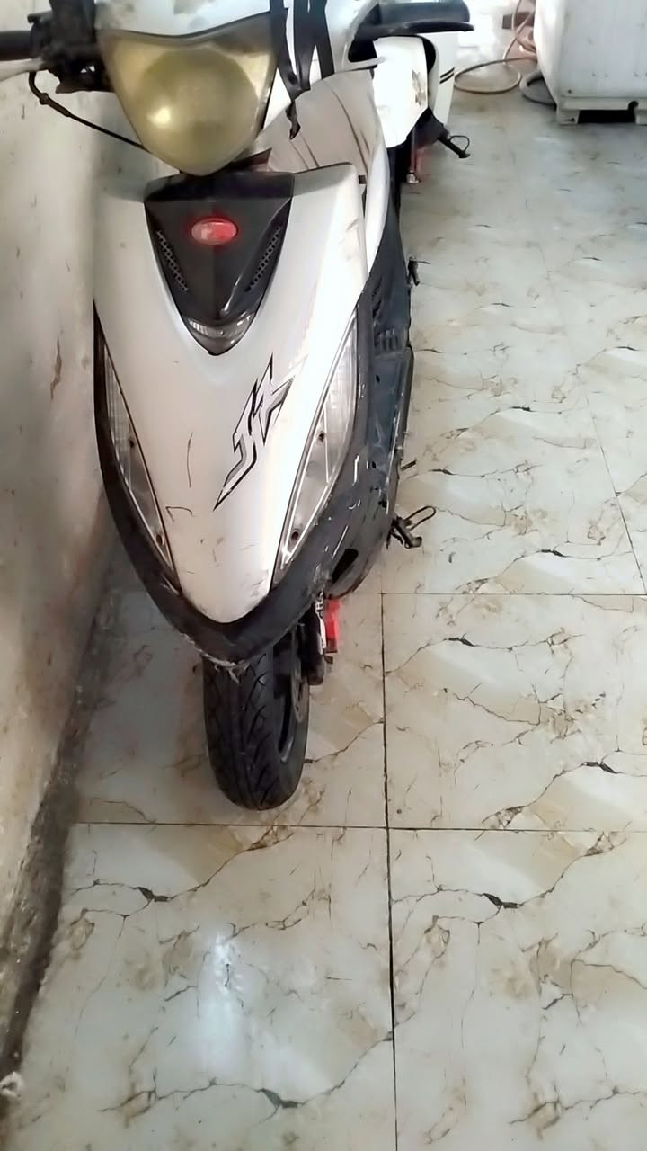 سلام عليكم دراجه كنفوو للبيع كوم حديد طفت من بحدهه السعر خاص بصره الصمعي القديم  ***********
