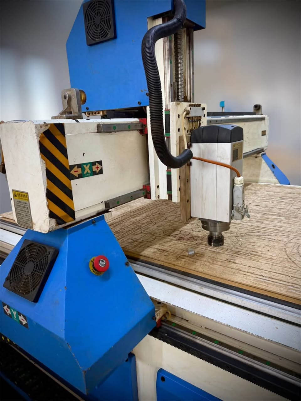 الجودة والمتانة cnc راوتر قياس 122x244 انتاج الصين درجة اولى سبندل 7.5 كيلو ايطالي نظام تشغيل a11 حديث درايفر ليد شاين سكك 25 ملم مكان بغداد سعر 33 وبيها مجال ***********
