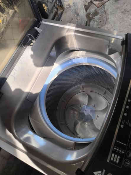 سلام عليكم ورحمه الله وبركاته غسالات اتوماتيك لبيع سعر الوحده 200وبيه مجال وحده الحافض وحده سامسونك مستعمل شي بسيط ما بيه اي عطل ***********
