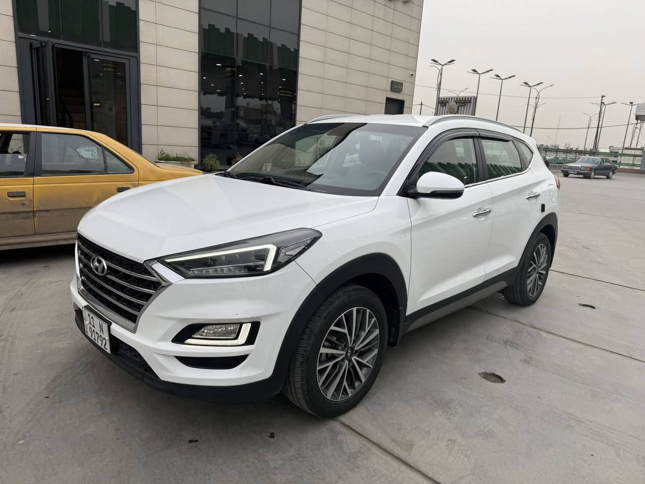 توسان 2021 خليجي فول مواصفات عدا البانوراما
رقم بغداد الجديد سنوية بأسمي شخصيا تحويل مباشر  

سيارة مكفولة عدا رشة صبغ قليل في باب

السائق من جوة مقدار شبرين فقط والباقي 

مكفول من كلشي رقم بغداد تحويل مباشر

السيارة مواصفات حقيقية وليس عمل 

ماشية 48 الف كم

خمس عدسات زينون 

بصمة وتشغيل عن بعد 

كاربون فايبر ع طول الدشبول 

شاحن وايرليس 

حساسات امامي وخلفي

كشنات الامامية اثنينهن كهرباء 

شاشة اصلي وكاميرا 

ويل كروم حجم 18 

سايد بريك باليد 

وباقي المواصفات المعروفة 

السيارة سعرها 195 ورقة 

موجودة في بغداد البلديات 

*********** ابو علي
