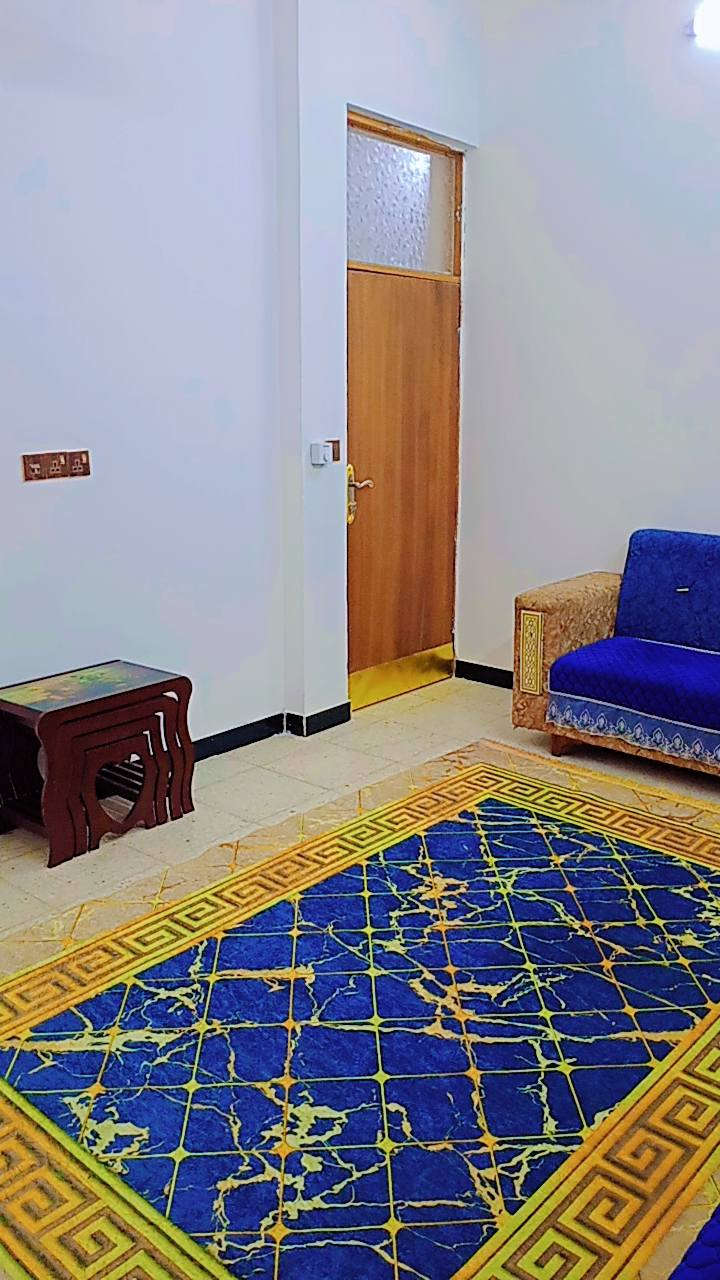 سلام عليكم دار للبيع الأمين الثانيه كاع بيت غلام  115 طابقين 
استقبال +ممشه ضيوف 
مطبخ حار+ مطبخ بارد 
حمامات عدد 3
غرف نوم عدد3
صاله درج 
السطوح عدد 3
بيت كامل مثل ما واضح السعر 115
***********
