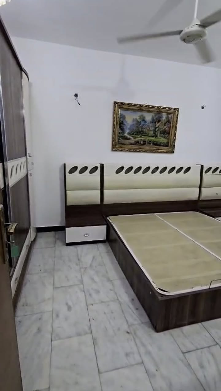 شقة للايجار في الكرادة🔴
📍الموقع : الكرادة داخل 
🔷المساحة 100 متر 🔷
🔷طابق اول 🔷
🔷تحتوي على غرفتين وصالة ومطبخ وحمام 🔷
🔹حالة الشقة : بناء حديث 🔹
🔹تتكون من مدخلين🔹
🔹سعر الايجار : 750 الف 🔹
🔹يصلح ايجار : عوائل/ شركات🔹
————————— 
🏢 شركة المستقبل للاستثمار والتسويق العقاري 
🔺نستقبل كافة عروضكم وطلباتكم 
🔺للاستفسار : 
***********
