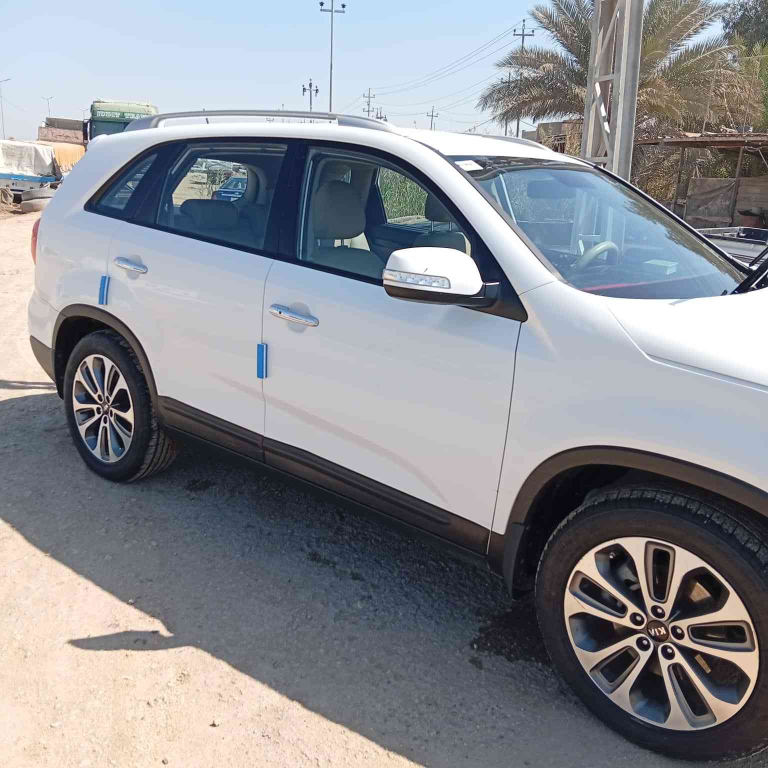 للبيع كيا سورنتو 2015خليجي  فول عدا البانوراما كفاله عامه *********** رقم بغداد مواصفات 6سلندر 7راكب 3 قطع تبريد كشنات جلد كشن  كهرباء مري شفط بصمه
