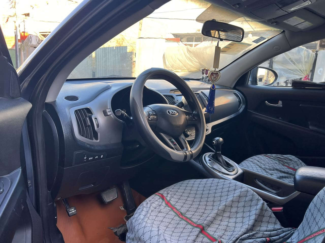 كيا سبورتج 2016 ماشيه 135 نضيفه كلش ووارد امريكي حادث جاملغ فقط ومبدل السياره صدره فقط نص عمر 
المكان حي اور السعر 140
***********
