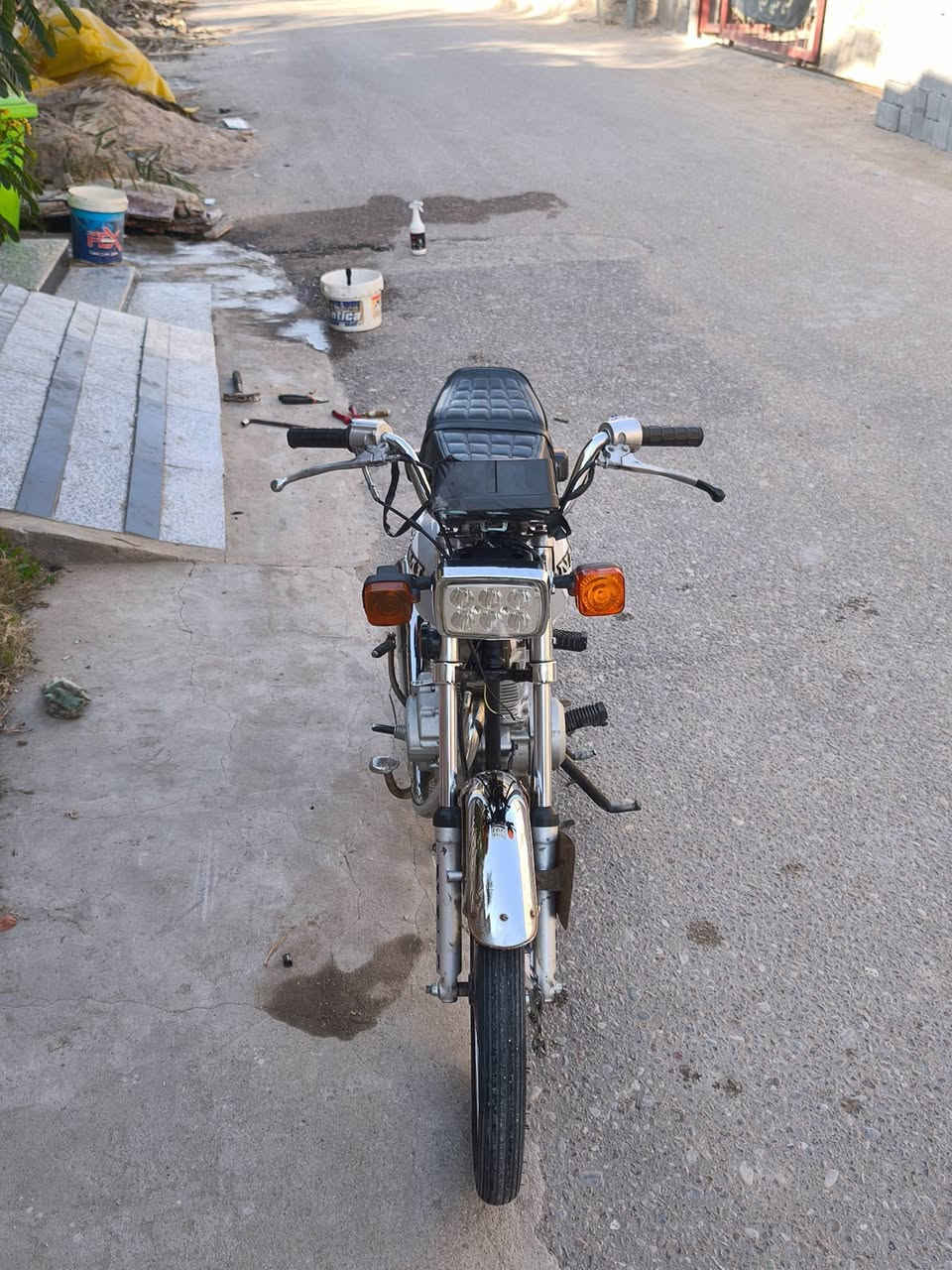 سلام عليكم شباب دراجه أيراني للبيع ادوات ادوات مكينه ارشه ١٦دراجه خير من الله مكينه مفتوحه شوفت عينك حلوه ونضيفه وكلشي ماناقسه عينه ولايت كلشي شغال 450وبيه مجال حك جيه دراجه كلش نضيفه مكاني بصره كرمة علي ابو حلو ***********
