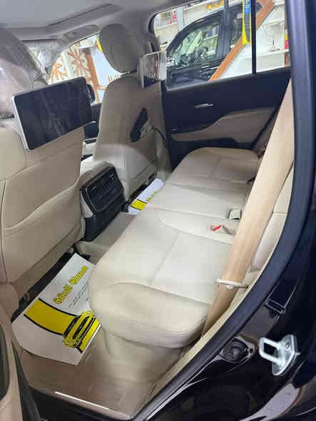 لاندكروز 2024 رقم بغداد GXR 
خليجي مكفوله كفاله عامه ماشيه 15 الف

فول  لمتد محرك 4000 تنفس طبيعي بريم شركة المهند 

بصمه فتحه سقف

كشنات تبريد

4 كامرات حساسات 

3 شاشات 

مغلفه PdF 

السعر 72000 الف

مكان السيارة كربلاء 

‭0771 691 9475‬
