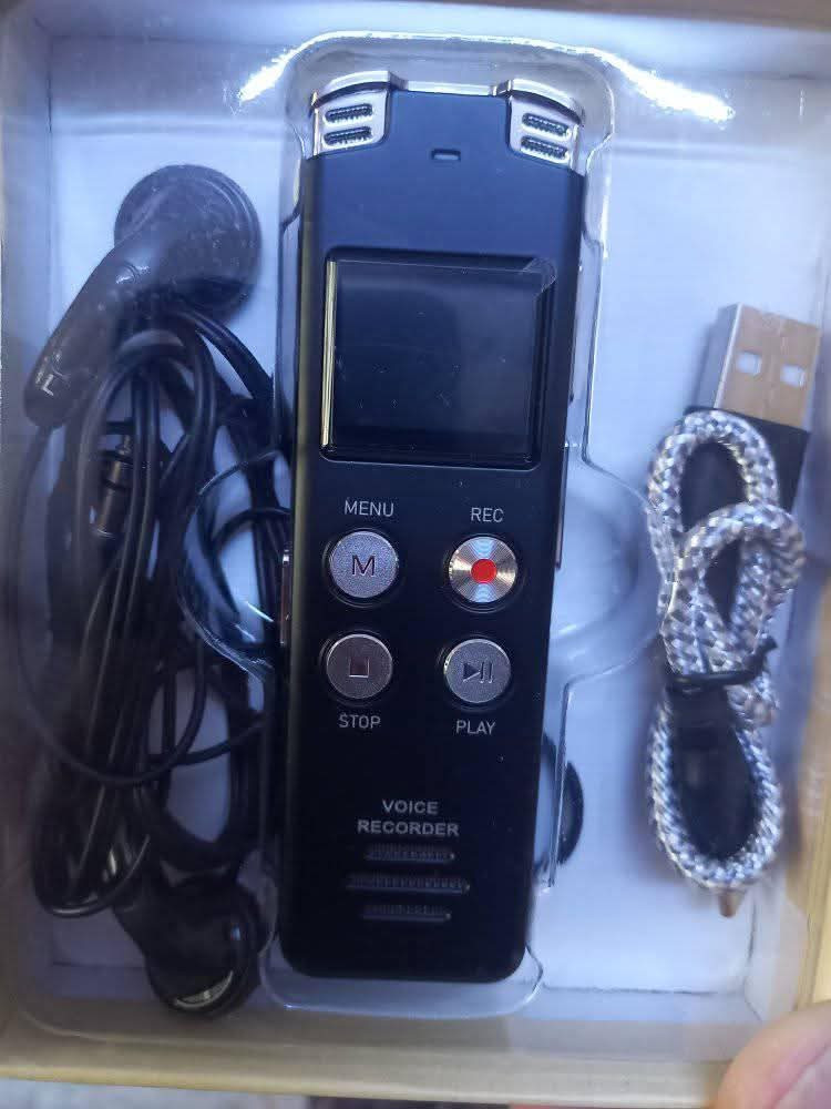 🎤 للبيع: مسجل صوت احترافي من ماركة EVISTR

🔸 الميزات: ✅ تسجيل عالي الجودة بضغطة زر
✅ ميزة التسجيل التلقائي عند وجود صوت (Voice Activated)
✅ ميكروفون داخلي + سماعة لتشغيل التسجيلات
✅ يعمل كذاكرة USB
✅ بطارية قابلة للشحن
✅ تنبيه انخفاض البطارية
✅ تسمية الملفات تلقائيًا بالتاريخ والوقت
✅ صغير الحجم وسهل الحمل

🔸 الاستخدامات: ▪️ للطلبة – تسجيل محاضرات
▪️ للصحفيين – إجراء مقابلات
▪️ لأصحاب الاجتماعات والمذكرات الصوتية
▪️ لأي شخص يحتاج تسجيل واضح وسهل

💵 السعر: 35,000 دينار فقط
📦 جديد – بالكرتونة الأصلية

📍 المكان: بغداد – التوصيل متاح داخل بغداد والمناطق القريبة

📞 للتواصل والطلب: *********** بغداد, العراق
