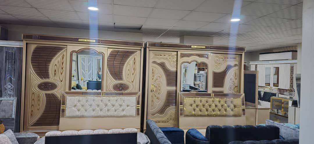 👑غرفه نوم  الملكيه 🌷
#الغرفة_مؤلفة من: للتواصل واتس اب #اتصال0996910640
✅ خزانه 3 ابواب جرار  غماقة خارجية55 طول 240
✅تخت مجوز صندوق 160\200
✅ كمدينة عدد2 / 
✅ بيرو 4دروج 
قواعد خشب شوح


**إذا كنت صاحب هذا الإعلان وتريد حذفه لأي سبب، رجاءا أرسل رسالة إلى الدعم الفني**