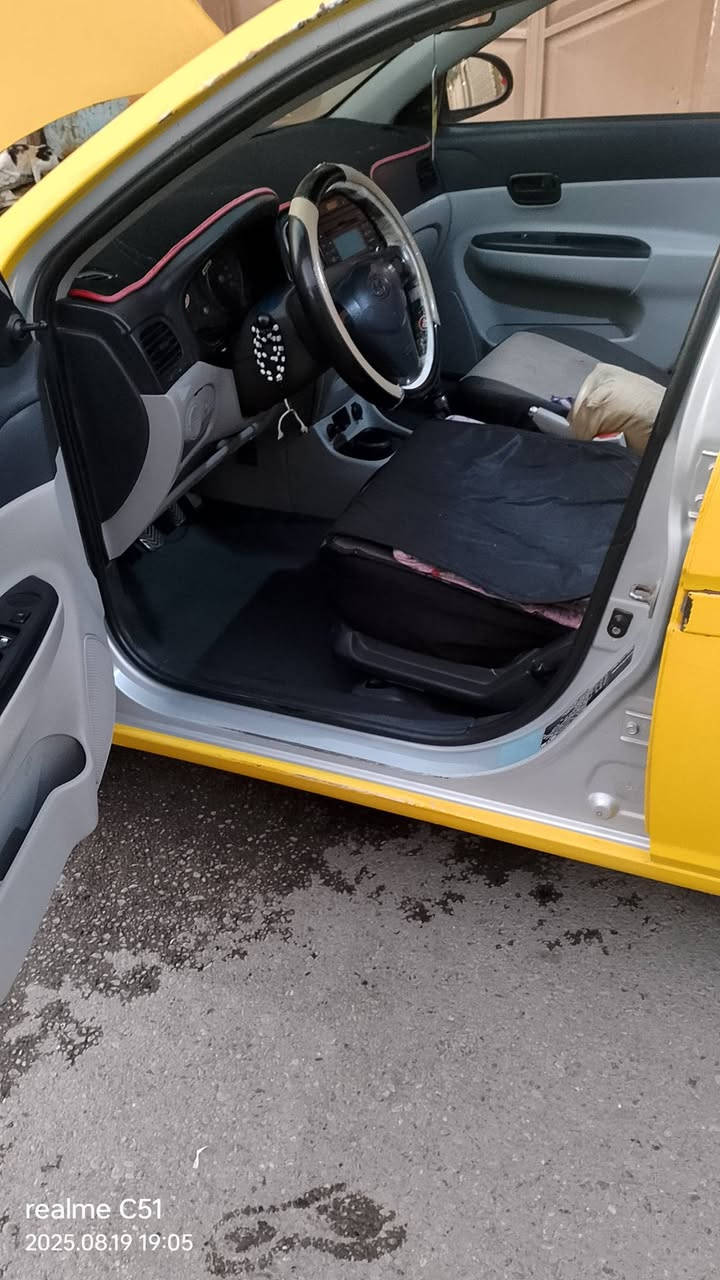 سياره اكسنت 2009 كربون بنزين بيها جامات كهرب محرك 16 جير عادي هيئه وغرامات صفر باسميي باسمي انا الشرعي رقم دولي السعر )( 80 )(***********)
