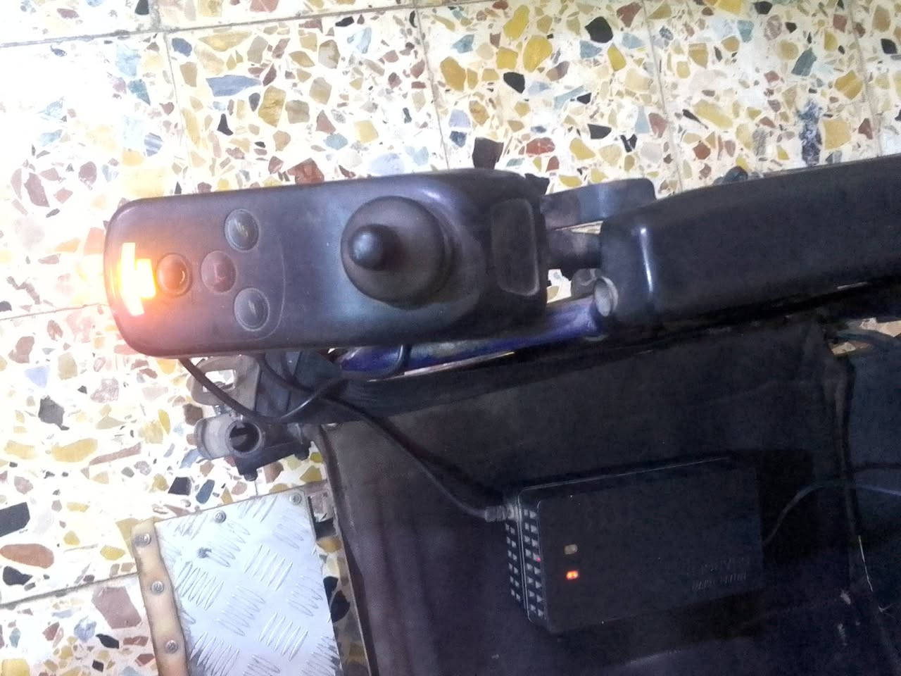 لدينا عربانه معوق كهربائيه 5 سرعات السعر 800 اتصلو على الرقم هاذا ***********
