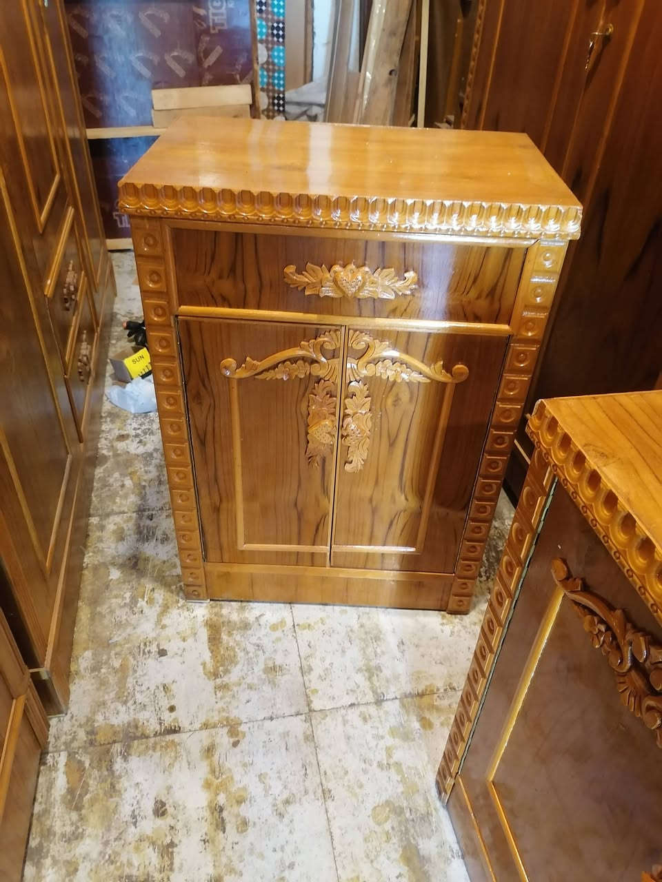غرفه 5 باب ملحق نقش زان معرض ابو حسن حي السكر مقابل ساحه غاز السكر ت *********** سعر خاص جدا 700
