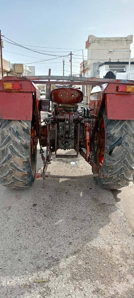 مەکینەی عەنتەر مۆدیل 1984 کارتی شەریکەی لەگەڵدایە مەکینەیەکی زۆر پاک و مەزبوت و بێ نوقسانیە
(مەکینە و گێڕ و ئەکسل و جیهاز و پەمپ گازوو جووت برێک بەشەرت)هەتا بڵێی مەزبوتە تایەی وەکو تازە وایە سەوتی زۆر خۆشە ئەکسۆزی بیلادی لەسەرە کامل جائیزە یەک دینار مەسروفی تیانییە ماڵی دۆستە گشت گیانی بەشەرت.
شوێن:چەمچەماڵ-شۆڕش            ژ.م:***********
