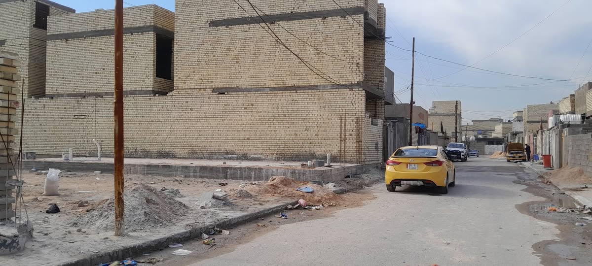 السلام عليكم مرخصةمديرالاكروب المحترم قطعه ارض البيع ٧٠متر زراعي حي السلام الكماليه شارع المستشفى الجديدة خدمات كامله مجاري وتبليط مقرنص كهرباء انترنيت ضوئي ***********
