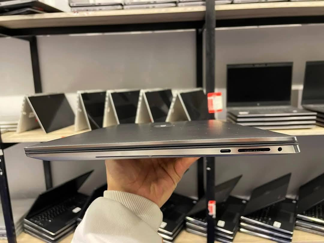 لابتوب Dell Precision 5550
⚜️ المواصفات:
⚜️ المعالج: Core i7 — الجيل العاشر — فئة H
⚜️ الرام: 16 GB
⚜️ التخزين: 512 GB SSD
⚜️ كرت شاشة خارجي: Nvidia Quadro T1000 — 4 GB
⚜️ الشاشة: 15.6″ — دقّة FHD+
⚜️ الحالة: نظيفة
🎁 الهدايا والملحقات:
• حقيبة لابتوب
• شاحن لابتوب
• ماوس
• ماوس باد
• تغليف احترافي (داخل كرتونة)
🛡️ الضمان والخدمات:
• فحص اللابتوب و مقارنة المواصفات و النضافة قبل الاستلام عند المندوب.
• ضمان أسبوع كامل بعد الاستلام.
• تنصيب ويندوز حسب الطلب مع جميع البرامج الأساسية و Office مثبتة.
🚚 التوصيل: التوصيل متوفر إلى جميع محافظات العراق
📞 للحجز أو الاستفسار (متوفر واتساب): *********** – ***********
